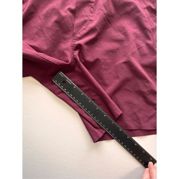 Ten Thousand Interval Short 7 inch Maroon Size Small No Liner Train Wicking EUC - Picture 7 of 8